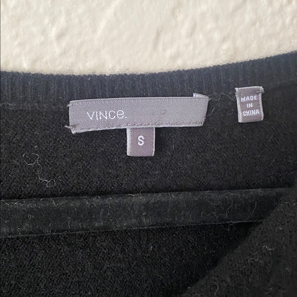 Vince 100% Cashmere Poncho Sweater Size S Black Ruffle Detail Ribbed Elegant - Picture 3 of 9